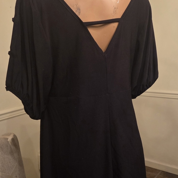 Elegant Black and Gold Embellished Cut Out Dress - Picture 8 of 9